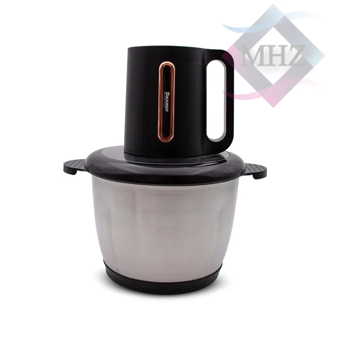 خردکن دانمور مدل DR-1013 با توان 1100 وات، حجم 3.3 لیتر، دارای نمایشگر دیجیتال، کاسه استیل ضد زنگ، کاسه شیشه ای شفاف، قابلیت تنظیم سرعت در دو سطح، درای یک ست 6 تیغه استیل ضد زنگ، دارای یک ست 6 تیغه طلایی ضد زنگ، حفاظت از گرم شدن بیش از حد موتور، دارای قطعات جداشدنی برای تمیز کردن آسان