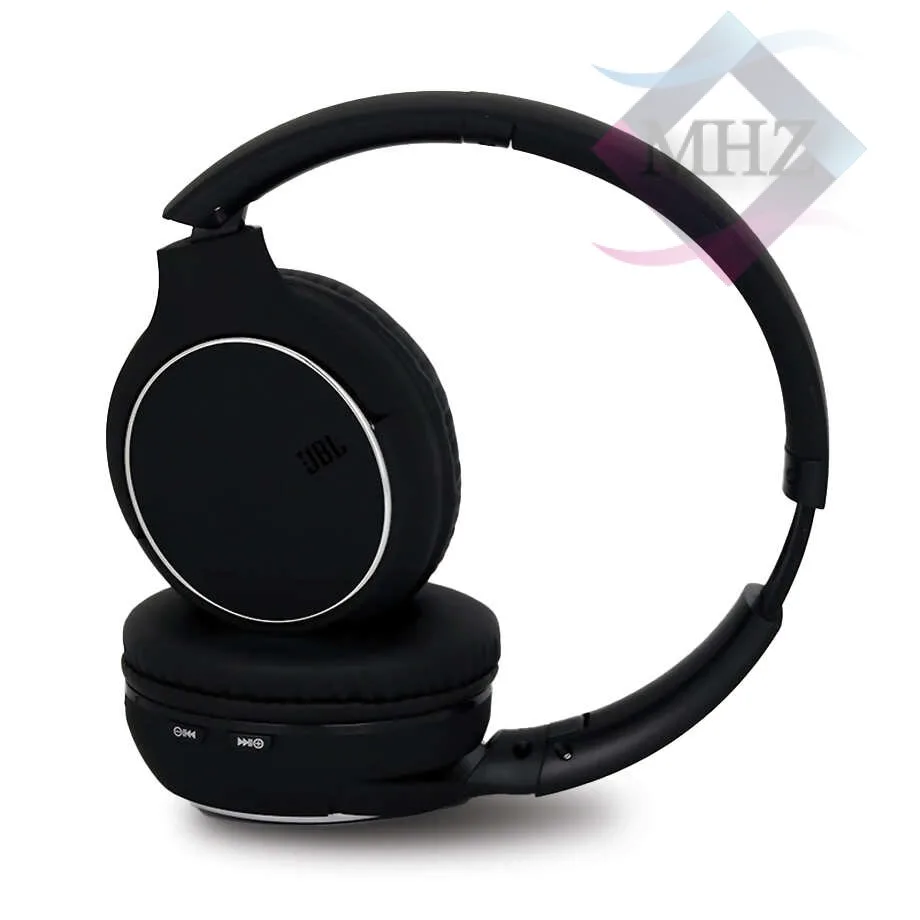 هدفون بلوتوثی جی بی ال مدل TOUR 700+ Ultra با بلوتوث 4.2 + درگاه کابل AUX، باتری لیتیوم پلیمر با ظرفیت ~610 میلی آمپر و بازدهی 20 ساعت، مدت زمان شارژ حدود ۲ ساعت، دارای میکروفون داخلی، مناسب برای موسیقی، تماس صوتی، سفر، استفاده روزمره