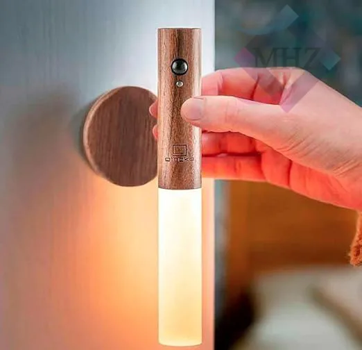 چراغ دیواری مدل هوشمند و سنسوردار طرح چوب مدل NO-HB001