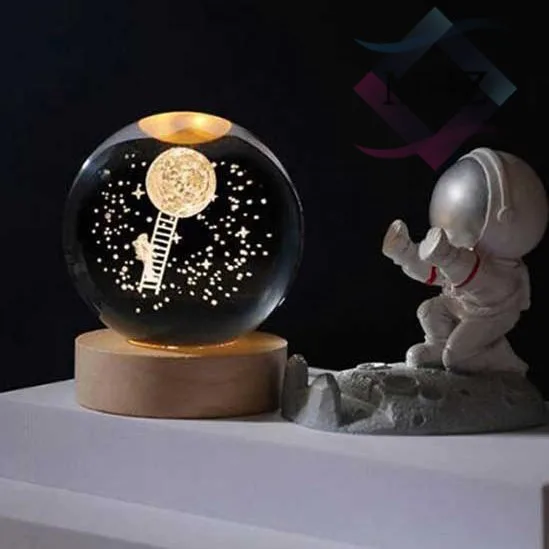 چراغ خواب مدل گوی کریستالی طرح فضانورد و نردبان قطر 6 سانتیمتر