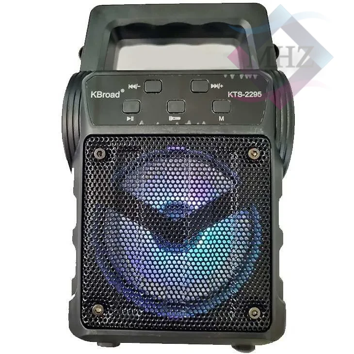 اسپیکر بلوتوثی قابل حمل مدل KTS-2295 با باتری لیتیوم‑یون 1200 mAh، پنل خورشیدی داخلی، تقویتکننده 5 وات، بلوتوث 5.0 با حداکثر فاصله ارتباطی ۱۰ متر، درگاه شارژ MICRO USB (ورودی 0.5 V5 A)