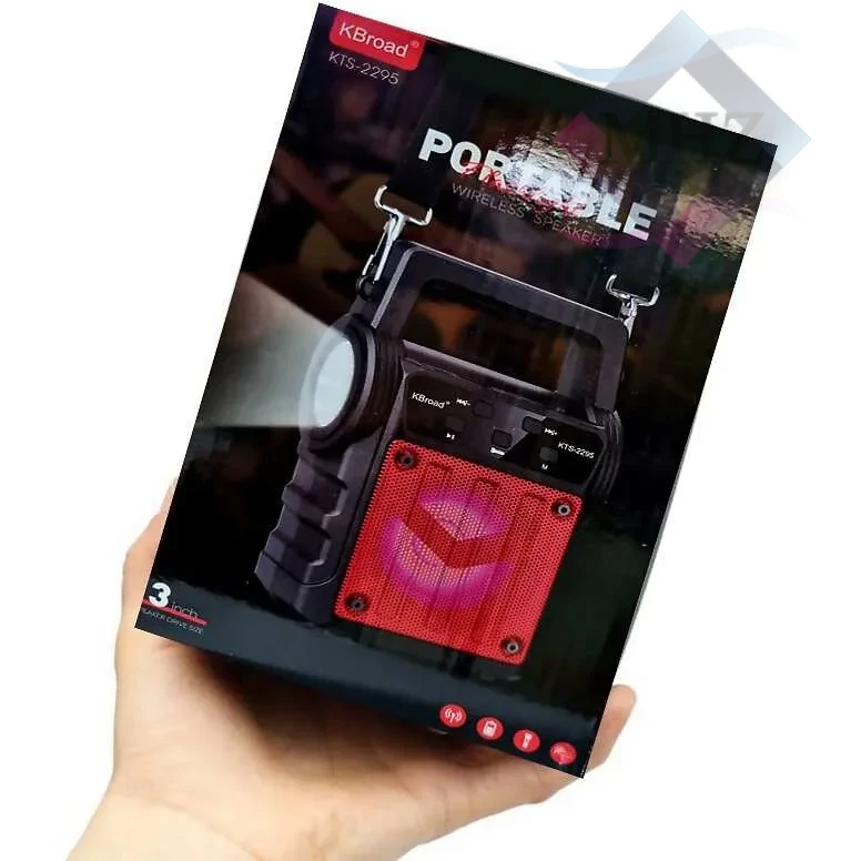 اسپیکر بلوتوثی قابل حمل مدل KTS-2295 با باتری لیتیوم‑یون 1200 mAh، پنل خورشیدی داخلی، تقویتکننده 5 وات، بلوتوث 5.0 با حداکثر فاصله ارتباطی ۱۰ متر، درگاه شارژ MICRO USB (ورودی 0.5 V5 A)