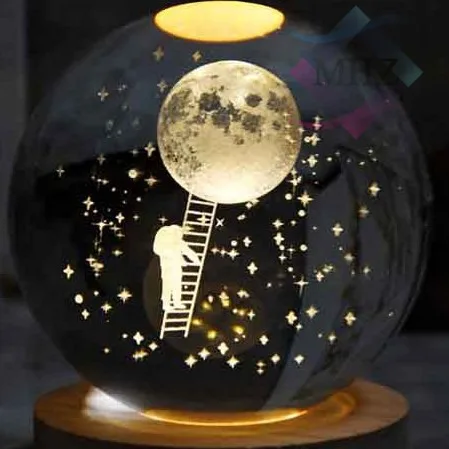چراغ خواب مدل گوی کریستالی طرح فضانورد و نردبان قطر 6 سانتیمتر